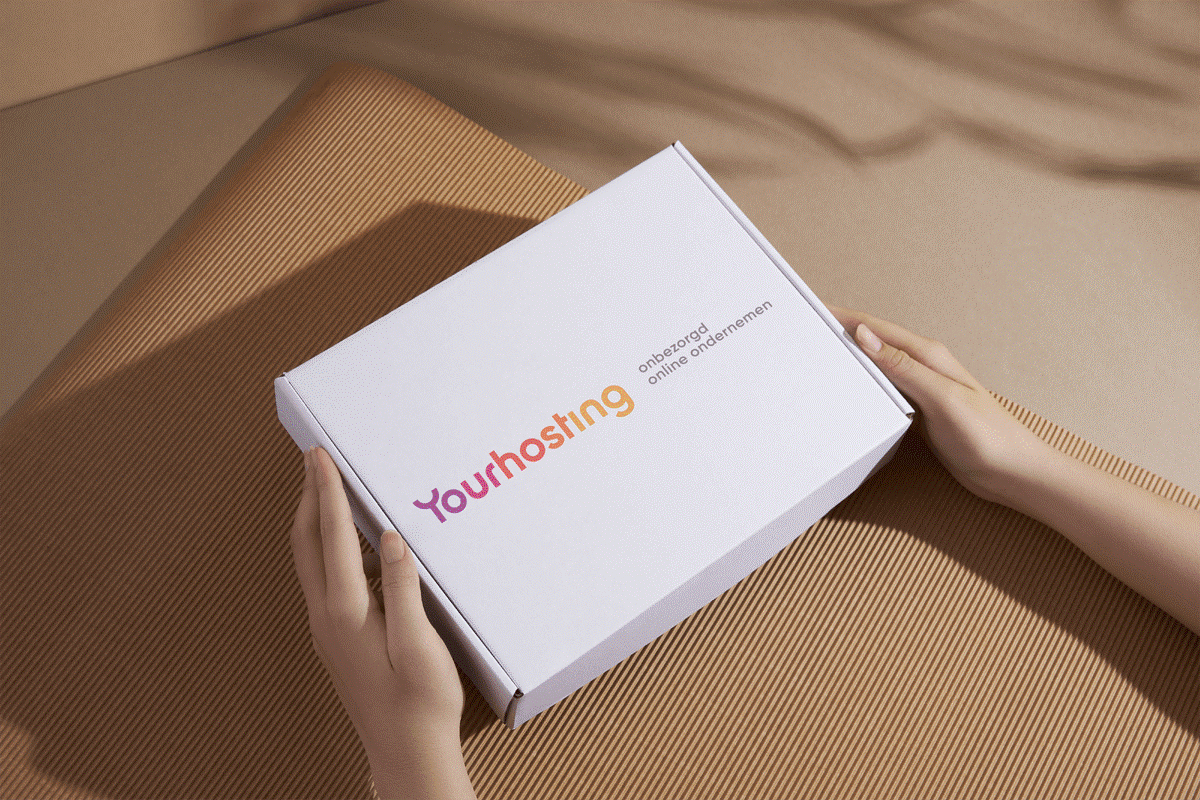 Een perfect logo maken: tips en tricks voor een sterk merk 2 Mookup van een logo op een pakketje